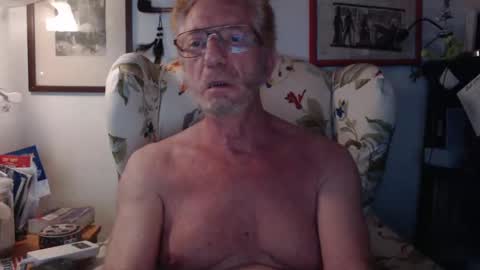 Snapshot of so_erotic_sub chatting on 22, 10, 2025 ImYourBitch online show from 22, 10, 2025