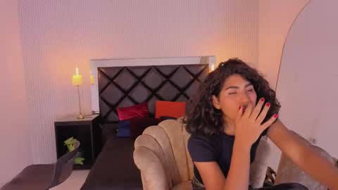 Snapshot of soffiene chatting on 28, 2, 2026 yoki online show from 28, 2, 2026