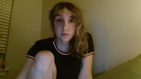 Snapshot of soffpurr chatting on 28, 10, 2025 Lilytea online show from 28, 10, 2025