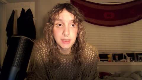 Snapshot of soffpurr chatting on 6, 11, 2025 Lilytea online show from 6, 11, 2025