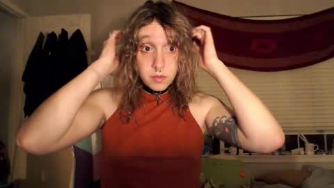 Snapshot of soffpurr chatting on 8, 11, 2025 Lilytea online show from 8, 11, 2025