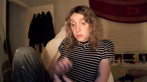 Snapshot of soffpurr chatting on 10, 11, 2025 Lilytea online show from 10, 11, 2025