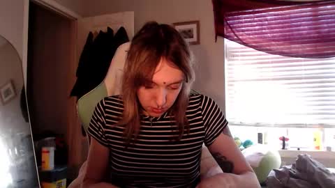 Snapshot of soffpurr chatting on 10, 11, 2025 Lilytea online show from 10, 11, 2025