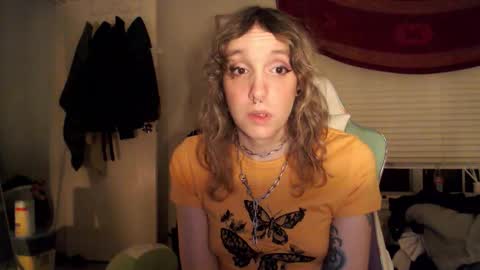 Snapshot of soffpurr chatting on 14, 11, 2025 Lilytea online show from 14, 11, 2025