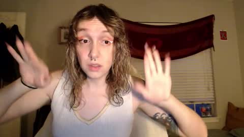 Snapshot of soffpurr chatting on 30, 11, 2025 Lilytea online show from 30, 11, 2025