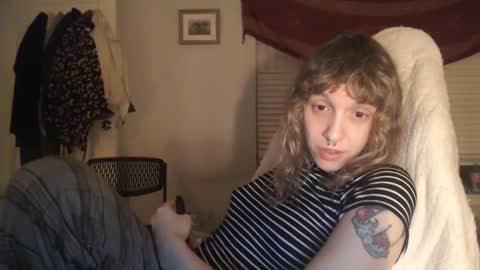 Snapshot of soffpurr chatting on 14, 12, 2025 Lilytea online show from 14, 12, 2025