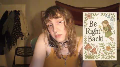 Snapshot of soffpurr chatting on 16, 12, 2025 Lilytea online show from 16, 12, 2025