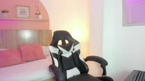 Snapshot of sofi_alix chatting on 16, 6, 2026 S O F I online show from 16, 6, 2026