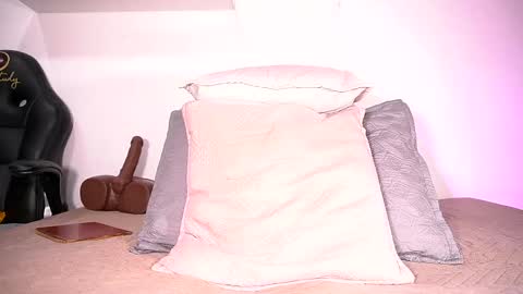 Snapshot of sofi_decker chatting on 5, 10, 2025 Sofia online show from 5, 10, 2025