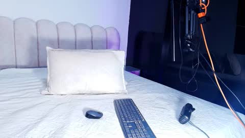 Snapshot of sofi_decker chatting on 17, 12, 2025 Sofia online show from 17, 12, 2025