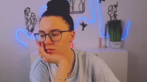 sofi_lonely online show from 7, 2, 2026