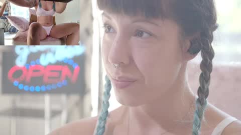 Sofi Mora online show from 9, 10, 2025