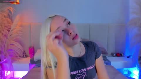 SOFIA PAMELA online show from 19, 9, 2025