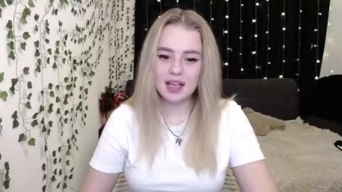 sofia_rosemary online show from 5, 1, 2025