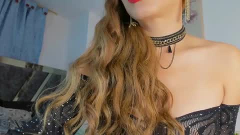 Snapshot of sofia_swett_03 chatting on 2, 3, 2025 laura online show from 2, 3, 2025
