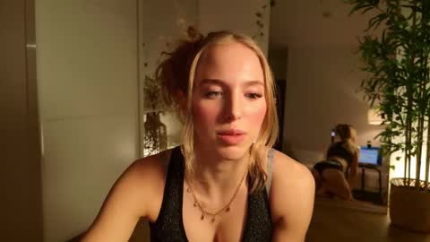 Snapshot of sofiaaaxoxoxo chatting on 24, 11, 2025 Sofia online show from 24, 11, 2025