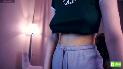 Hi My name is Sofia Welcome to my room Please thumbs up - its important online show from 15, 10, 2025