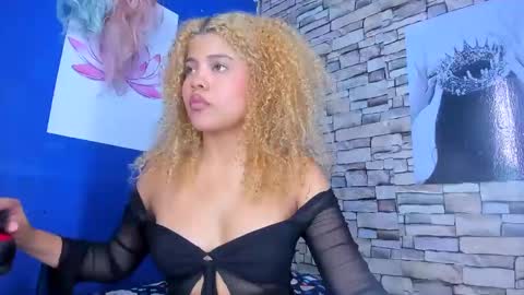 sofiacastillo01 online show from 10, 3, 2025