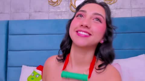 Snapshot of sofiamiiller chatting on 5, 12, 2024 Sofia Miller  online show from 5, 12, 2024