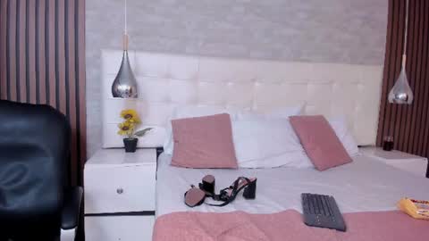 Snapshot of sofiathoompson chatting on 4, 7, 2026 sofiathoompson online show from 4, 7, 2026