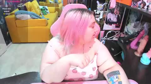 Snapshot of softie_sofy chatting on 19, 6, 2026 Sofie online show from 19, 6, 2026