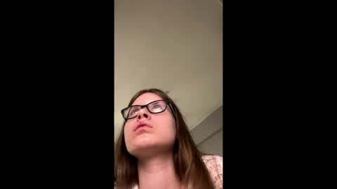 Snapshot of softlygirl chatting on 9, 4, 2026 softlygirl online show from 9, 4, 2026