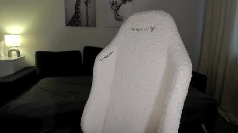 sonia_moon_ online show from 6, 3, 2025