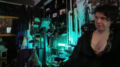 Snapshot of sophie198013 chatting on 16, 6, 2026 Sophie Satin1980 online show from 16, 6, 2026