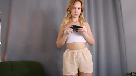 Snapshot of sophie_blossom_ chatting on 25, 4, 2026 Sophia online show from 25, 4, 2026