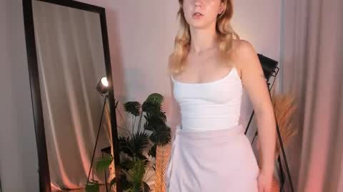 Snapshot of sophie_blossom_ chatting on 2, 5, 2026 Sophia online show from 2, 5, 2026
