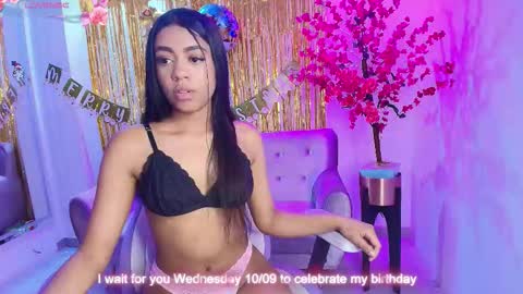 Snapshot of sophie_clay chatting on 19, 12, 2025 Sophie online show from 19, 12, 2025