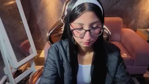 Snapshot of sophie_jones_b chatting on 3, 2, 2026 sophie_jones_b online show from 3, 2, 2026