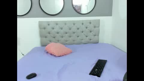 Sophie Queem online show from 8, 2, 2026