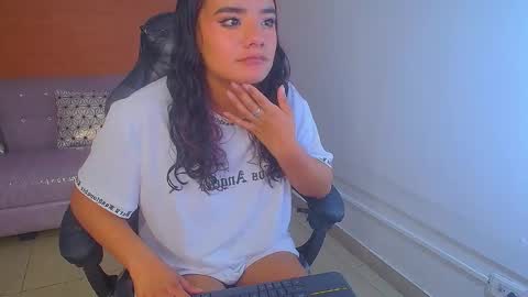 Snapshot of sophie_t_ chatting on 11, 12, 2024 Sofia online show from 11, 12, 2024