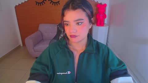 Snapshot of sophie_t_ chatting on 4, 1, 2025 Sofia online show from 4, 1, 2025