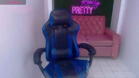 Snapshot of sophie_t_ chatting on 15, 2, 2025 Sofia online show from 15, 2, 2025