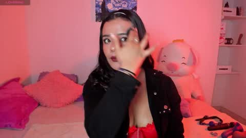 Snapshot of sophie_t_ chatting on 10, 9, 2025 Sofia online show from 10, 9, 2025