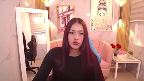 Snapshot of sophie_thomson_a chatting on 18, 10, 2025 Sophie Thomson online show from 18, 10, 2025