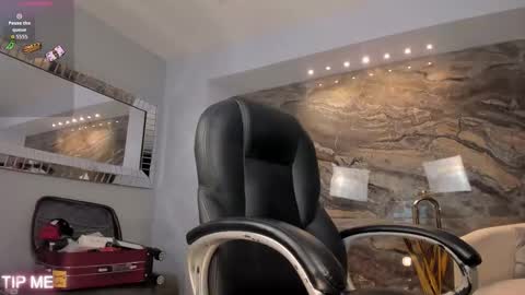 Snapshot of sophiebarnett_ chatting on 17, 11, 2025 Sophie online show from 17, 11, 2025