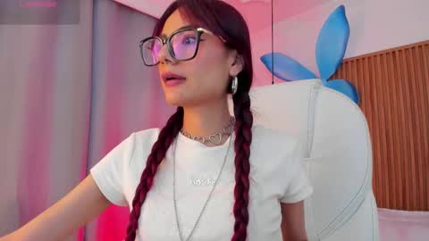   Sophie  IG sophiecherry es   online show from 3, 11, 2025