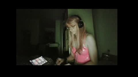Sophie Cross online show from 4, 7, 2026
