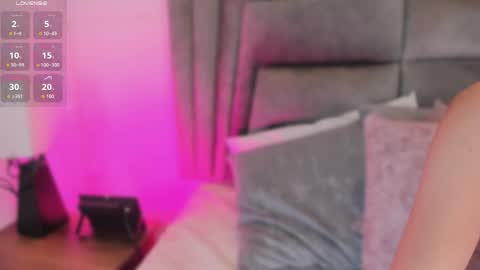 Snapshot of sophiee_smith chatting on 27, 4, 2026 Sophie online show from 27, 4, 2026