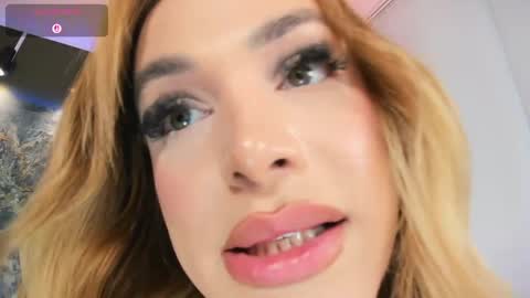 Snapshot of sophiehoney_ts chatting on 18, 4, 2026 SAMANTHA online show from 18, 4, 2026