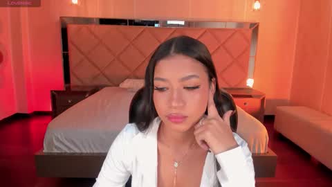 Sophie Houston online show from 3, 3, 2026