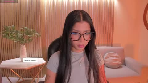 Sophie Houston online show from 8, 6, 2026