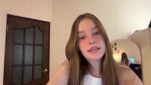 Snapshot of sophiephoria chatting on 2, 10, 2025 Sophie Next stream 3 online show from 2, 10, 2025