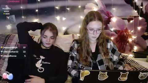 Snapshot of sophiesuvi chatting on 22, 2, 2025 Sophie and my bestie Mandy online show from 22, 2, 2025
