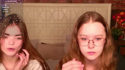 Sophie and my bestie Mandy    online show from 23, 11, 2025