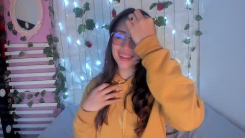 Snapshot of sophy_smilesweet chatting on 4, 1, 2025 SOPHY ROGERS online show from 4, 1, 2025