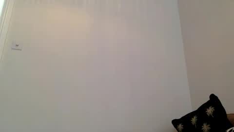Snapshot of sourpineappleice chatting on 8, 5, 2026 sourpineappleice online show from 8, 5, 2026